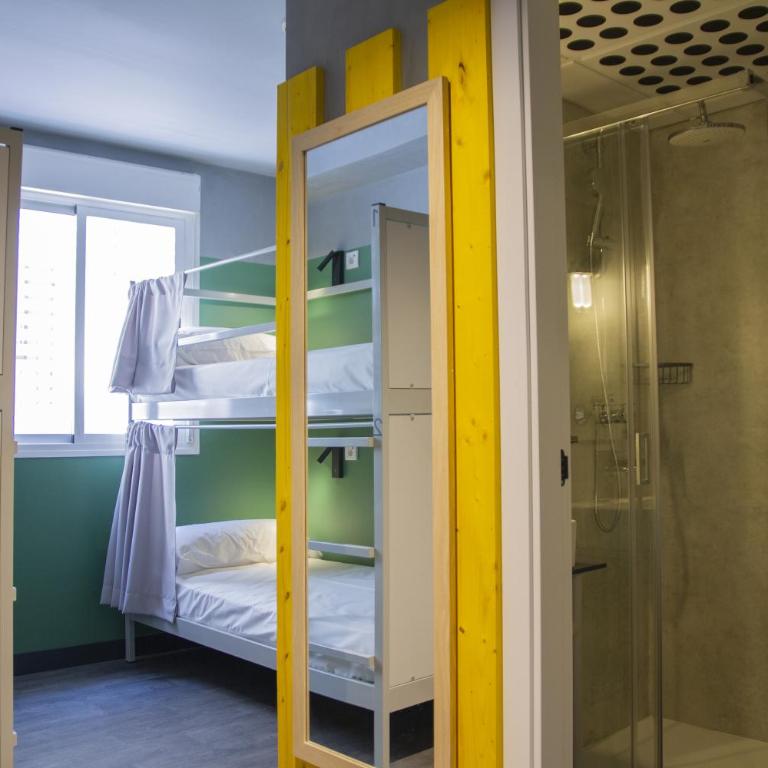 Room Valencia - Bed in 4-Bed Mixed Dormitory Room with Private Bathroom - 2