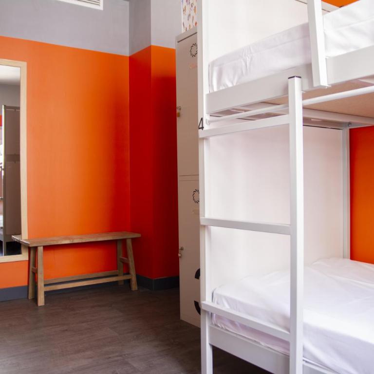 Room Valencia - Bed in 4-Bed Female Dormitory Room with Private Bathroom - 3