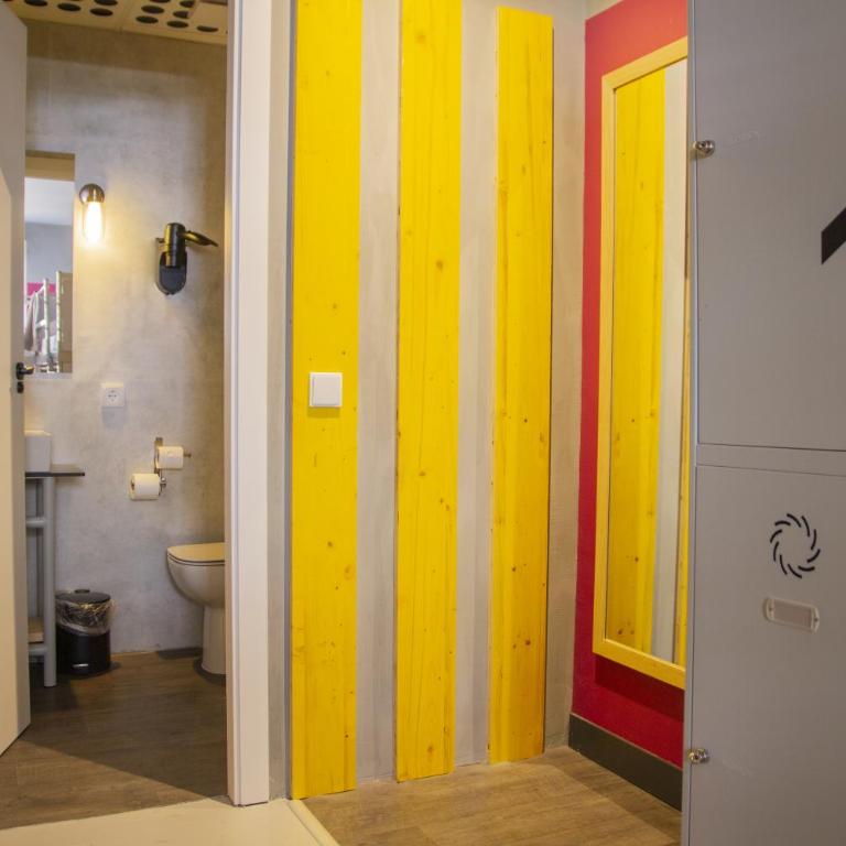 Room Valencia - Bed in 4-Bed Female Dormitory Room with Private Bathroom - 6