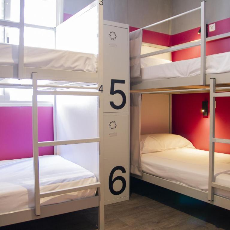 Room Valencia - Bed in 8-Bed Female Dormitory Room with Private Bathroom - 3