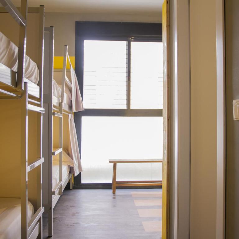 Room Valencia - Bed in 6-Bed Female Dormitory Room with Private Bathroom - 5