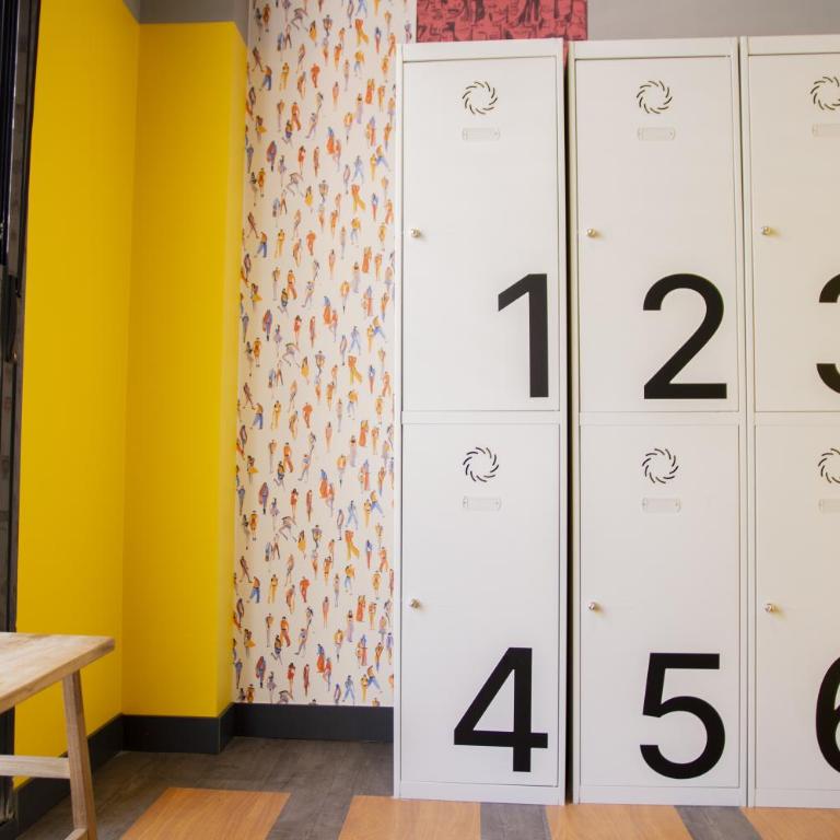 Room Valencia - Bed in 6-Bed Mixed Dormitory Room with Private Bathroom - 2
