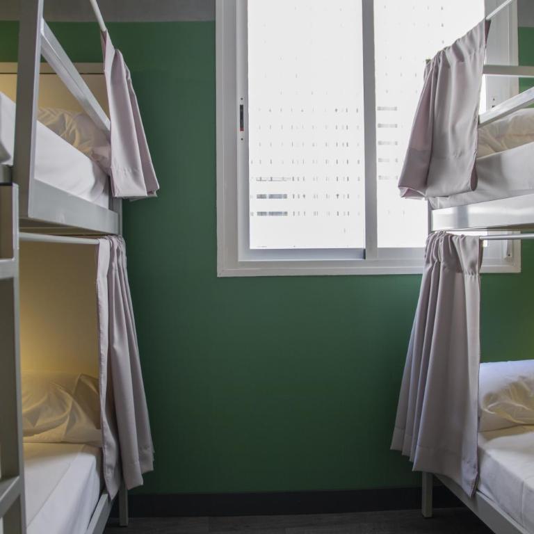 Room Valencia - Bed in 8-Bed Mixed Dormitory Room with Private Bathroom - 2