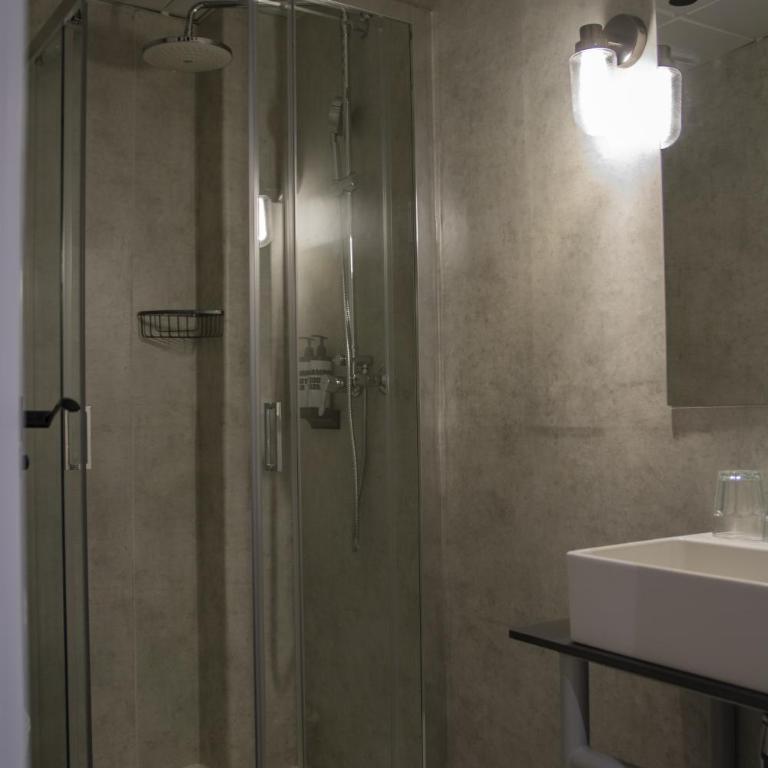 Room Valencia - Bed in 4-Bed Mixed Dormitory Room with Private Bathroom - 5