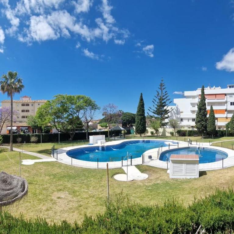 Holidays & Home Vistas Benalmadena Costa,2 hab ,piscinas , garaje - Apartamento de 2 dormitorios - 3