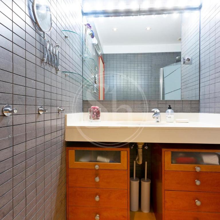 Apartamento con Terraza en Poble Sec - Three-Bedroom Apartment - 15