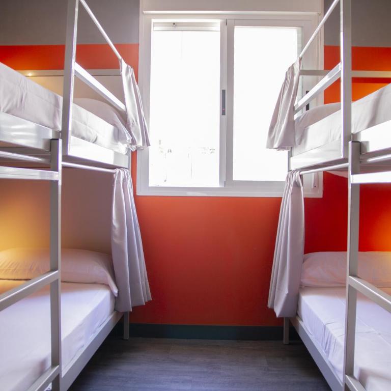 Room Valencia - Bed in 4-Bed Mixed Dormitory Room with Private Bathroom - 7