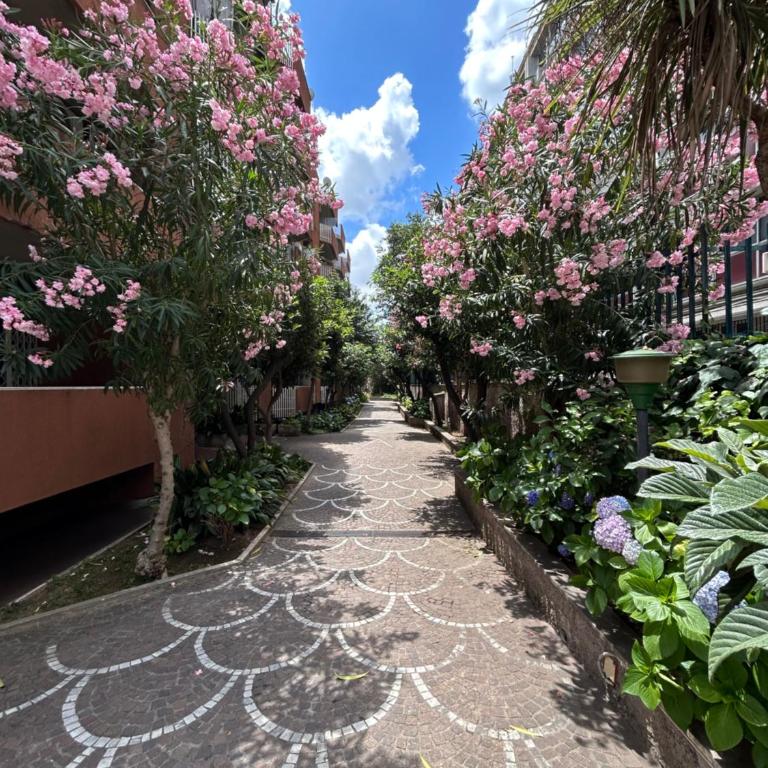 Candelor House - Apartment & Garden Trastevere - Deluxe Two-Bedroom Apartment with Garden View - 37
