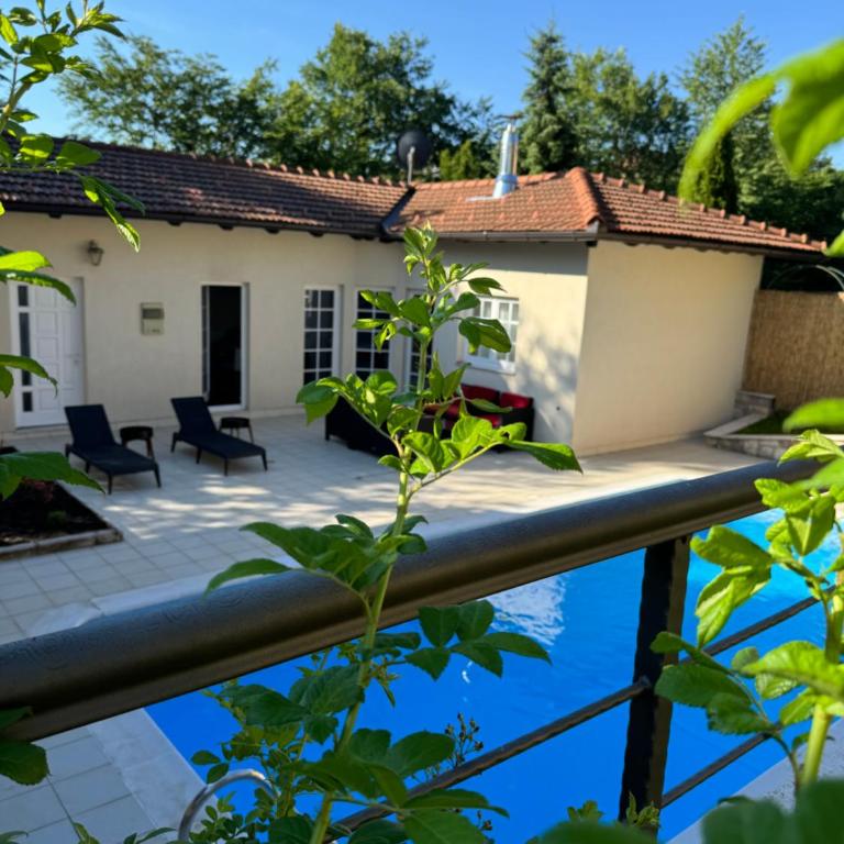 Villa RELAX Miševići - Vila sa 3 Spavaće Sobe - 1