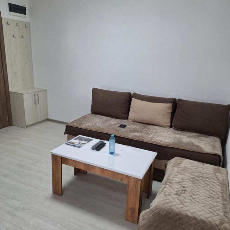 Apartmani Srećko - Apartment with Mountain View - 3
