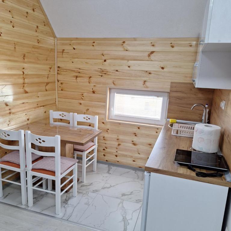 Apartmani Srećko - Apartment with Mountain View - 5
