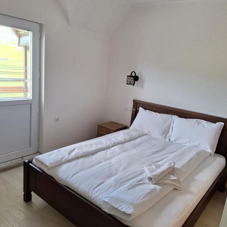 Apartmani Srećko - Apartment with Mountain View - 9