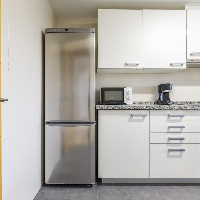 A&N Sea View Family Apartment with Pool & Parking - Three-Bedroom Apartment - 12