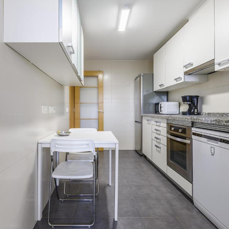A&N Sea View Family Apartment with Pool & Parking - Three-Bedroom Apartment - 13