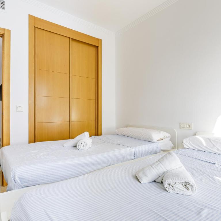 A&N Sea View Family Apartment with Pool & Parking - Three-Bedroom Apartment - 5