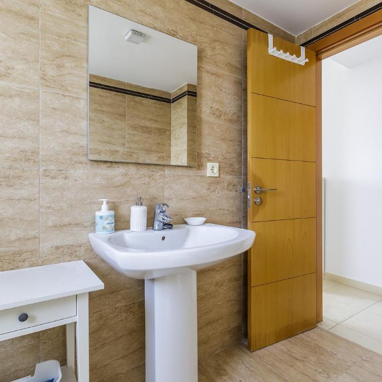 A&N Sea View Family Apartment with Pool & Parking - Three-Bedroom Apartment - 21