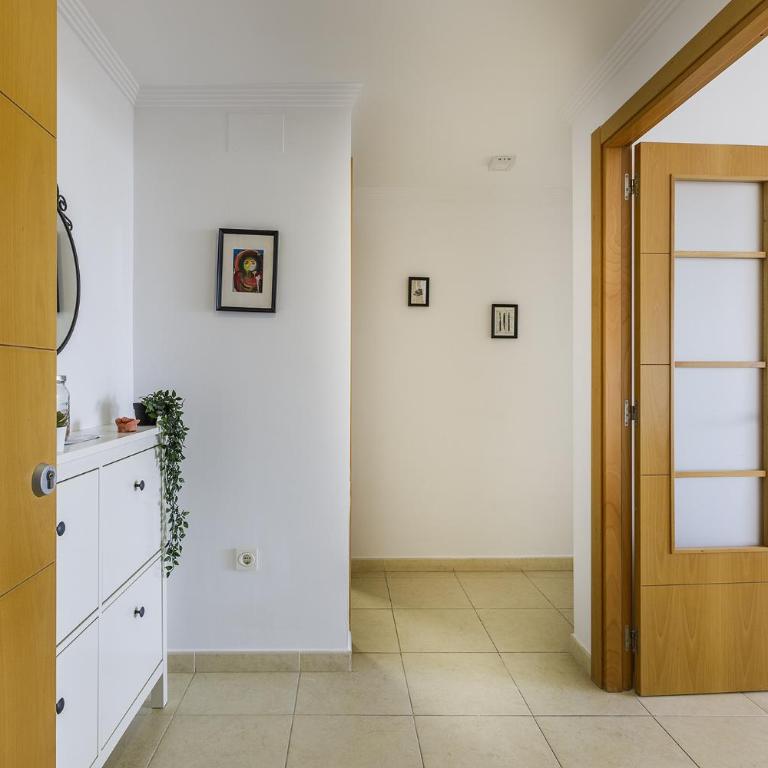 A&N Sea View Family Apartment with Pool & Parking - Three-Bedroom Apartment - 26