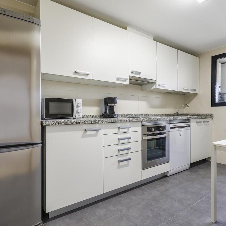 A&N Sea View Family Apartment with Pool & Parking - Three-Bedroom Apartment - 38