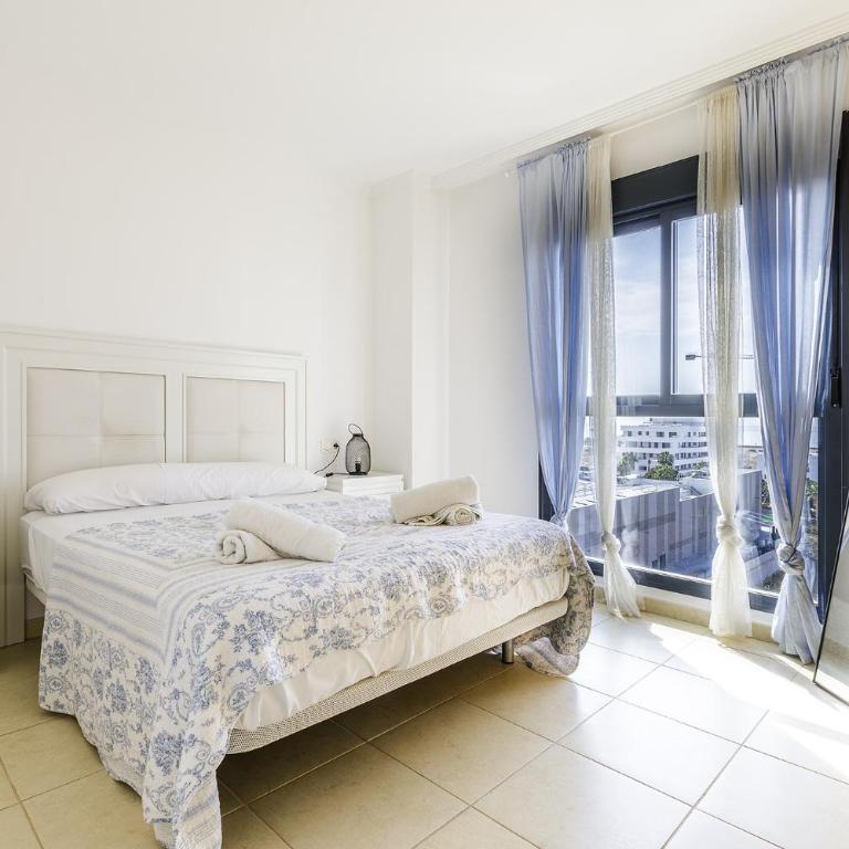 A&N Sea View Family Apartment with Pool & Parking - Three-Bedroom Apartment - 42