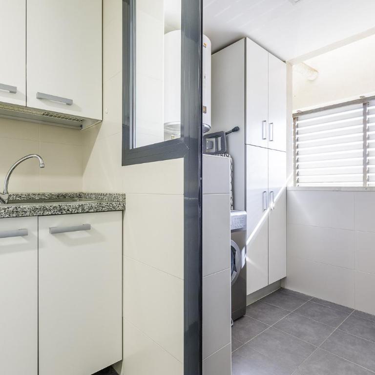 A&N Sea View Family Apartment with Pool & Parking - Three-Bedroom Apartment - 73