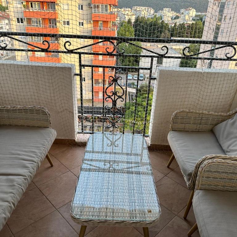 Light Bar Apartment - One-Bedroom Apartment - 10