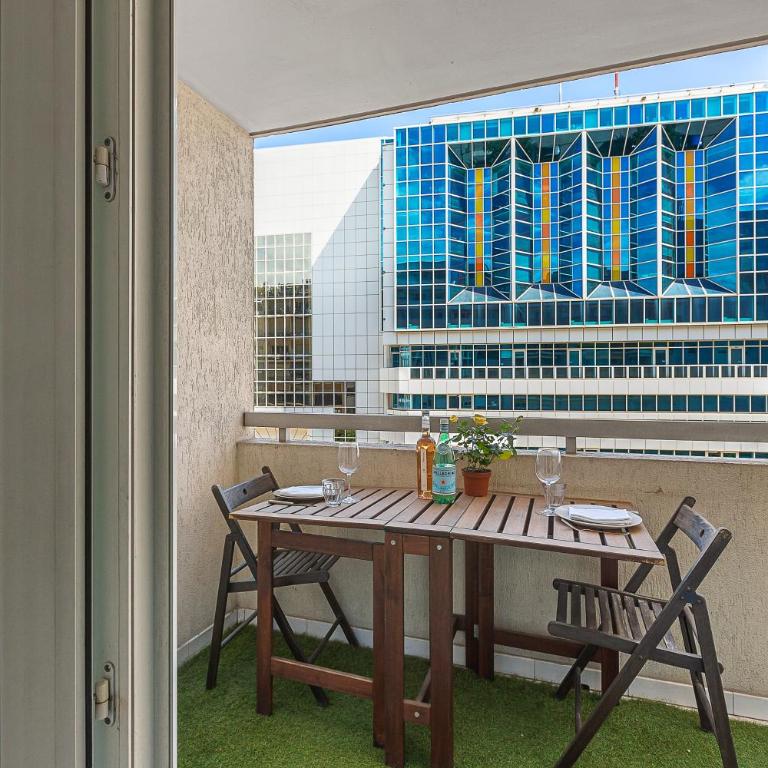 Very NICE - 80 meters to the sea - Appartement 1 Chambre avec Balcon - 2