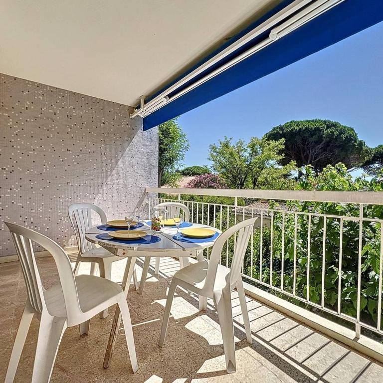 Appartement T2 avec Terrasse - Accès Direct Plage des Lecques, Parking, Équipé pour 2-4 Personnes - FR-1-770-8 - Appartement - 2