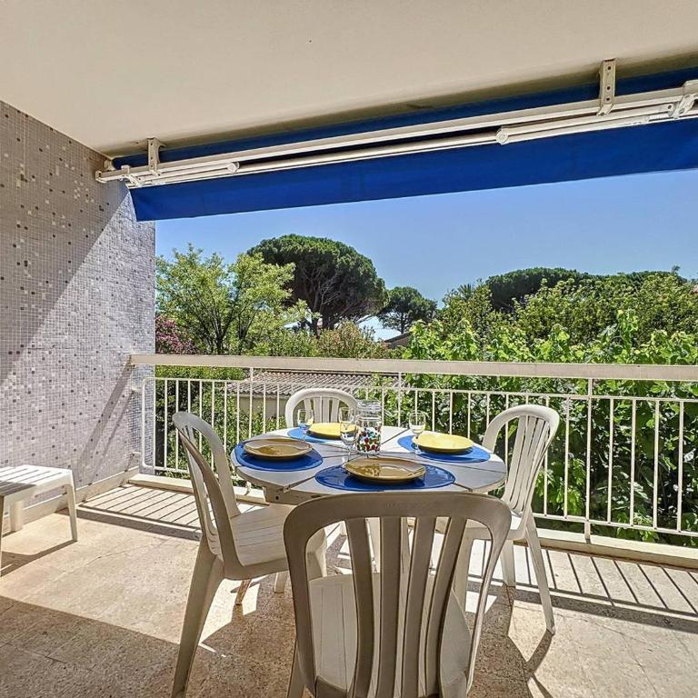 Appartement T2 avec Terrasse - Accès Direct Plage des Lecques, Parking, Équipé pour 2-4 Personnes - FR-1-770-8 - Appartement - 1
