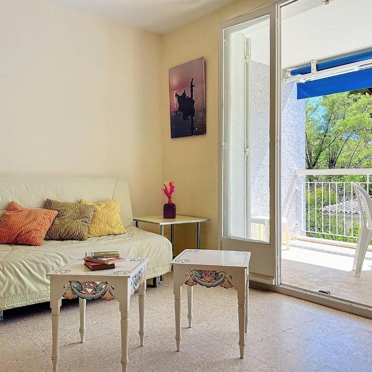 Appartement T2 avec Terrasse - Accès Direct Plage des Lecques, Parking, Équipé pour 2-4 Personnes - FR-1-770-8 - Appartement - 3