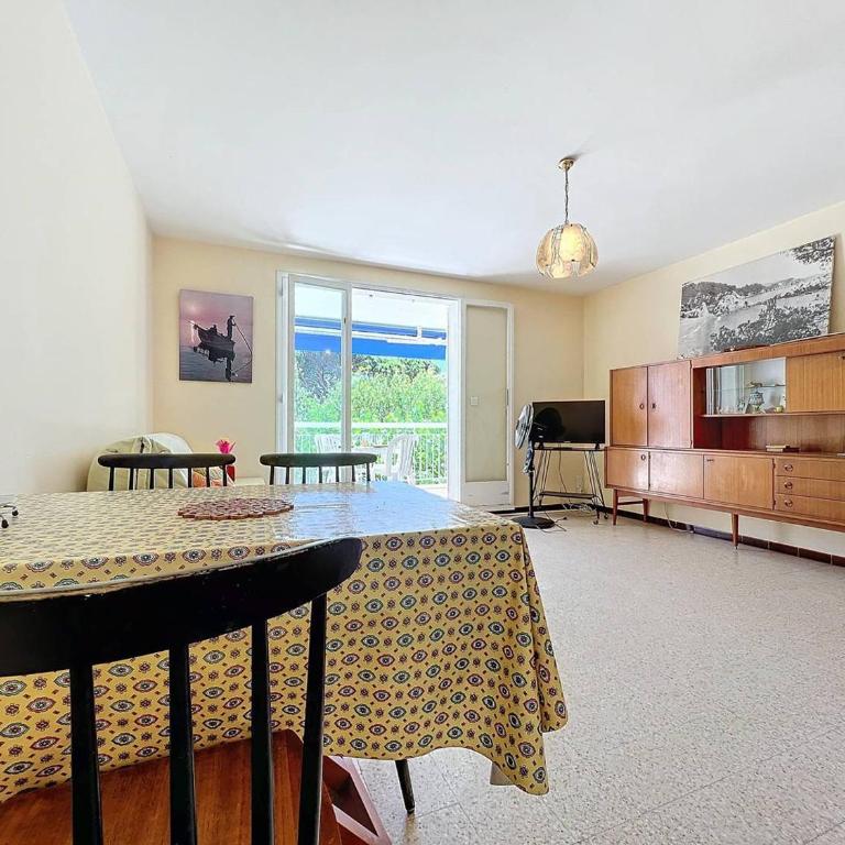 Appartement T2 avec Terrasse - Accès Direct Plage des Lecques, Parking, Équipé pour 2-4 Personnes - FR-1-770-8 - Appartement - 7