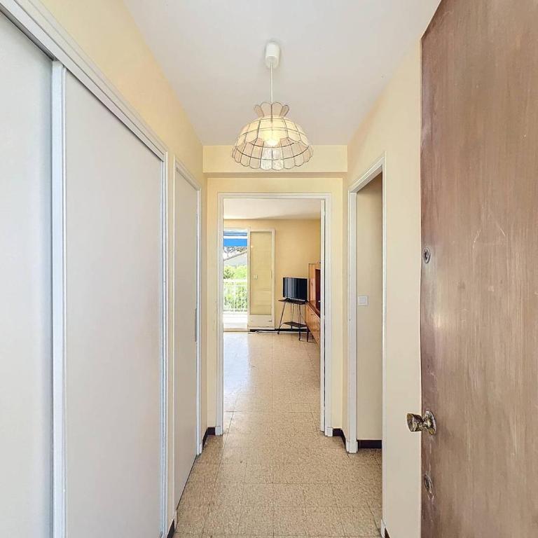 Appartement T2 avec Terrasse - Accès Direct Plage des Lecques, Parking, Équipé pour 2-4 Personnes - FR-1-770-8 - Appartement - 11