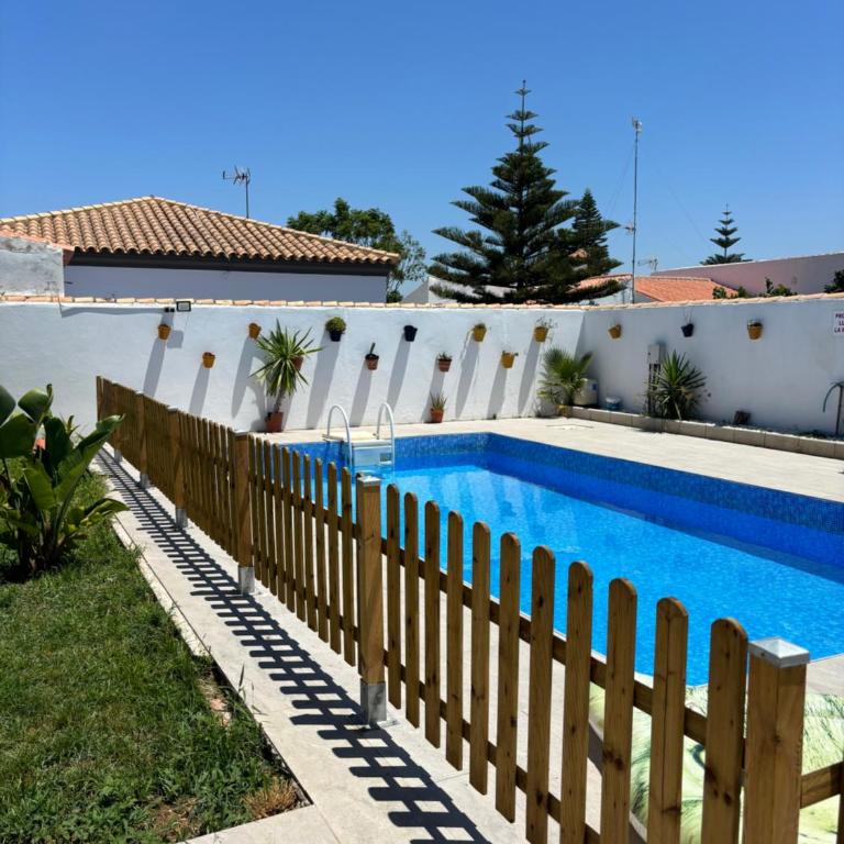 Fantástico chalet con piscina 2 km de la barrosa - Casa de 3 dormitorios - 1