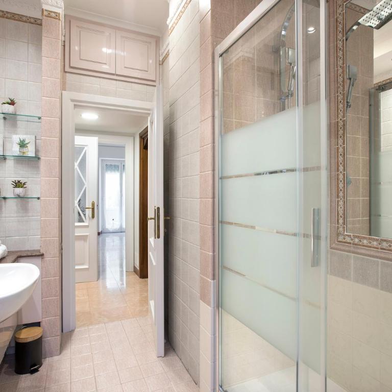 Appia Luxe - A poche fermate del Centro - Appartamento Superior con 2 Camere da Letto - 2