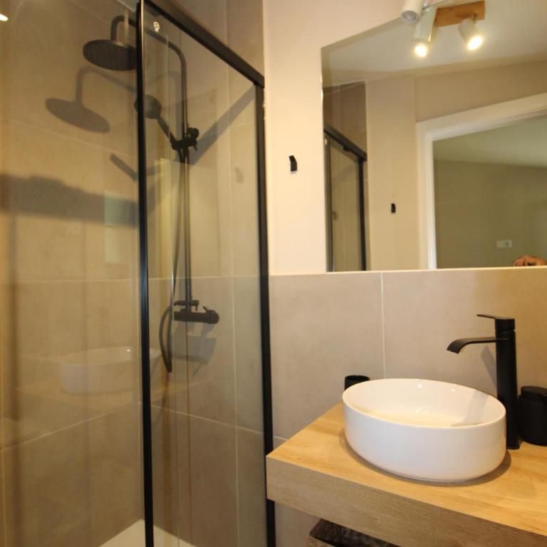 Hostal Las Acacias - Habitación Doble con baño privado - 3