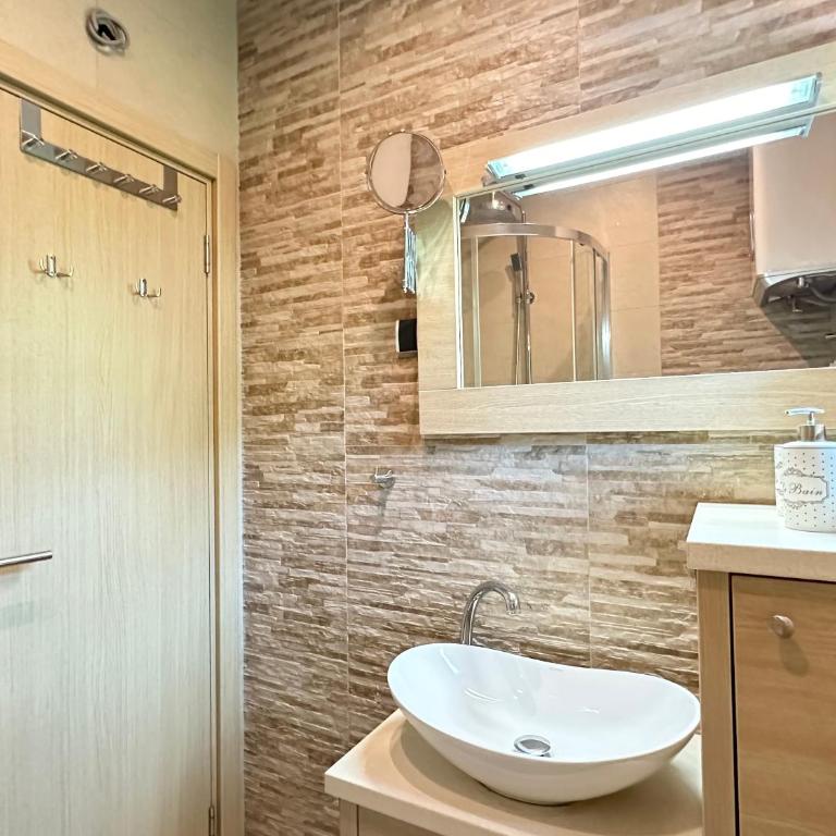 Vila Jadranka Apartments - Apartment with Sea View - 11