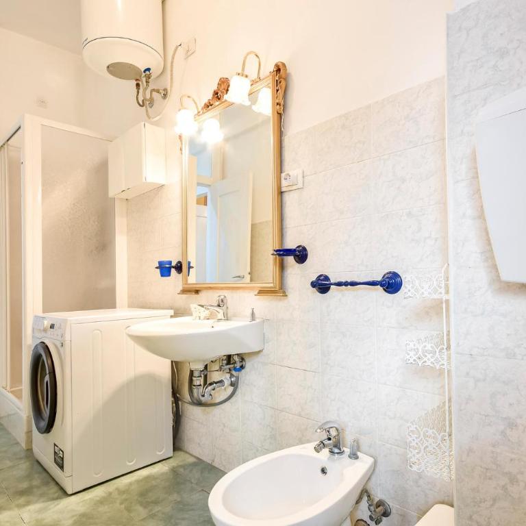 Gorgeous Apartment In Genova With Wifi - One-Bedroom Apartment - 17