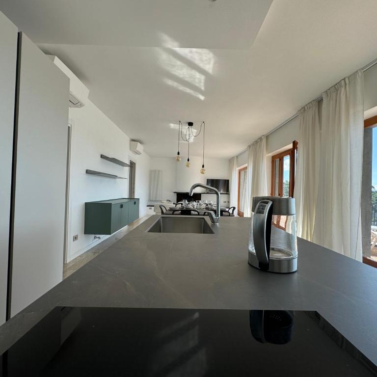 Exclusive designer apartment Facing Palmaria Island Spacious scenic terrace Bright Modern Interiors Fully equipped kitchen Air conditioning Private parking Up to 6 guests - Casa Vacanze - 13