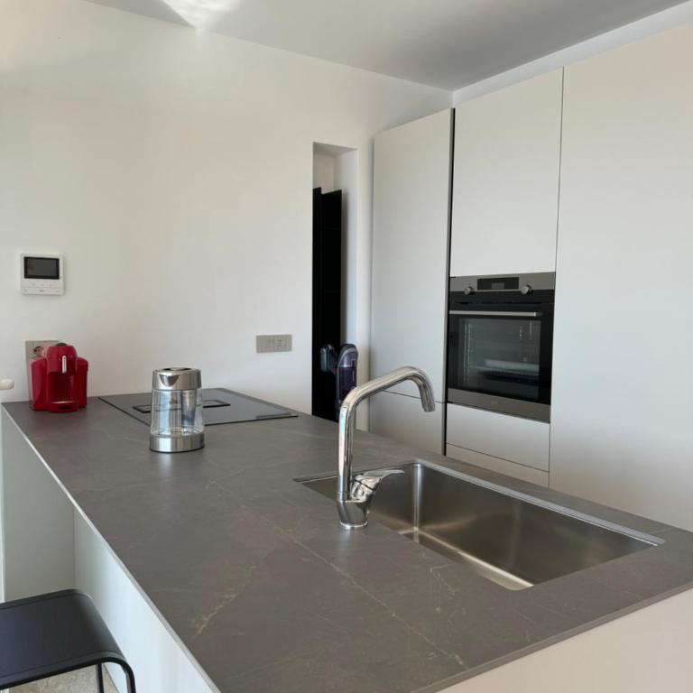 Exclusive designer apartment Facing Palmaria Island Spacious scenic terrace Bright Modern Interiors Fully equipped kitchen Air conditioning Private parking Up to 6 guests - Casa Vacanze - 16