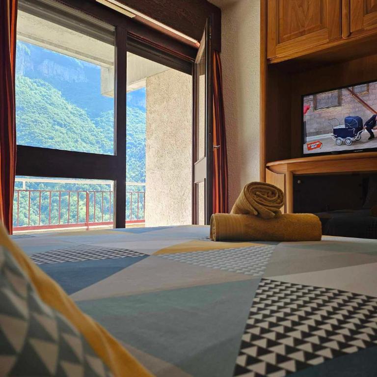Cinéma, Chambre Privée Au Le Refuge Du Phoenix - Chambre Double - Vue sur Montagne - 5