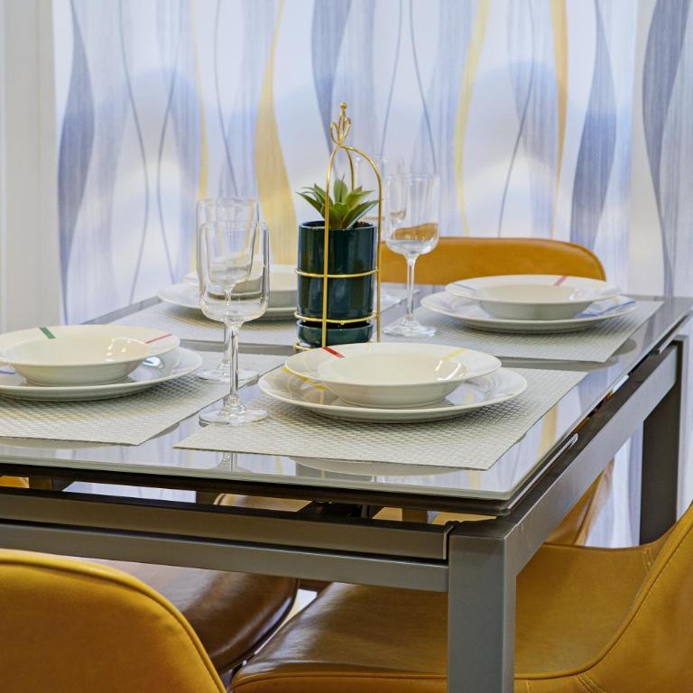 Apartamento céntrico en Granada con WIFI - Three-Bedroom Apartment - 6