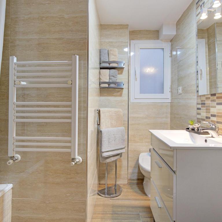 Apartamento céntrico en Granada con WIFI - Three-Bedroom Apartment - 11