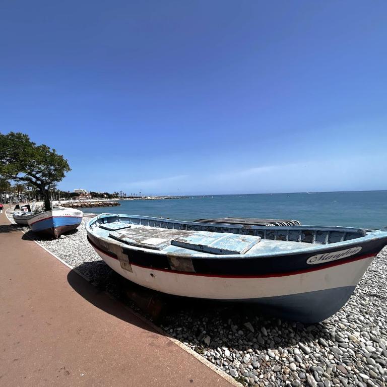 Superbe studio, 200 m de la mer, climatisé avec terrasse et parking privé - Estudio con terraza - 27