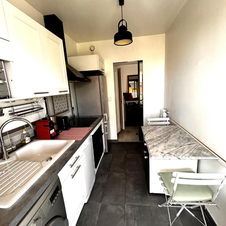 Superbe studio, 200 m de la mer, climatisé avec terrasse et parking privé - Estudio con terraza - 8