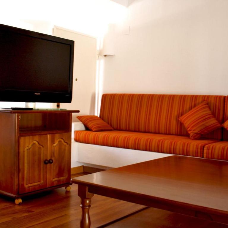 Bungalow con piscina 28 - Three-Bedroom House - 13