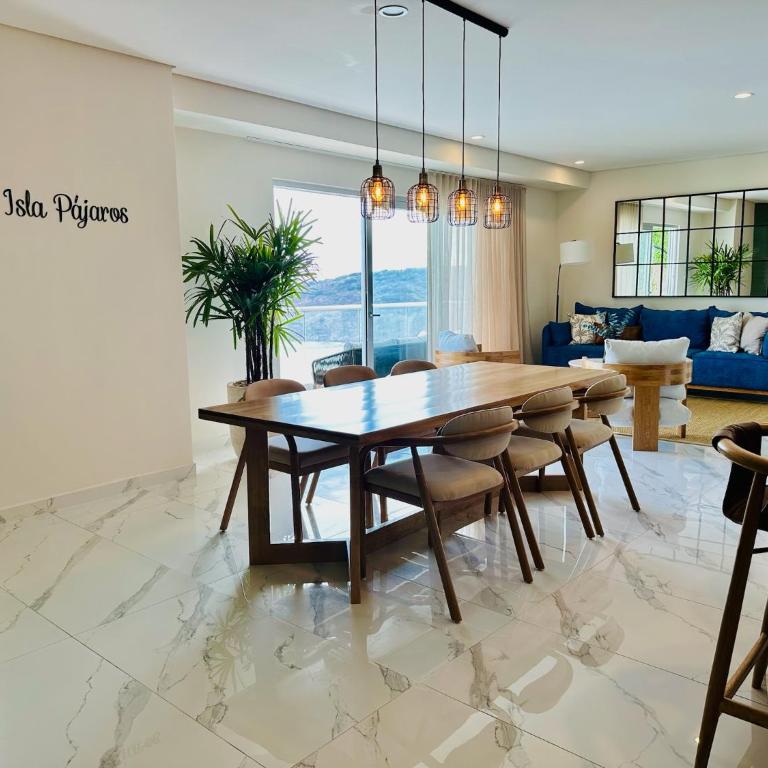 Isla Pájaros - Beach Condo - Three-Bedroom Apartment - 1