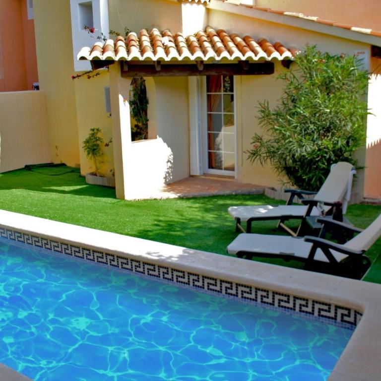 Bungalow con piscina 28 - Three-Bedroom House - 5