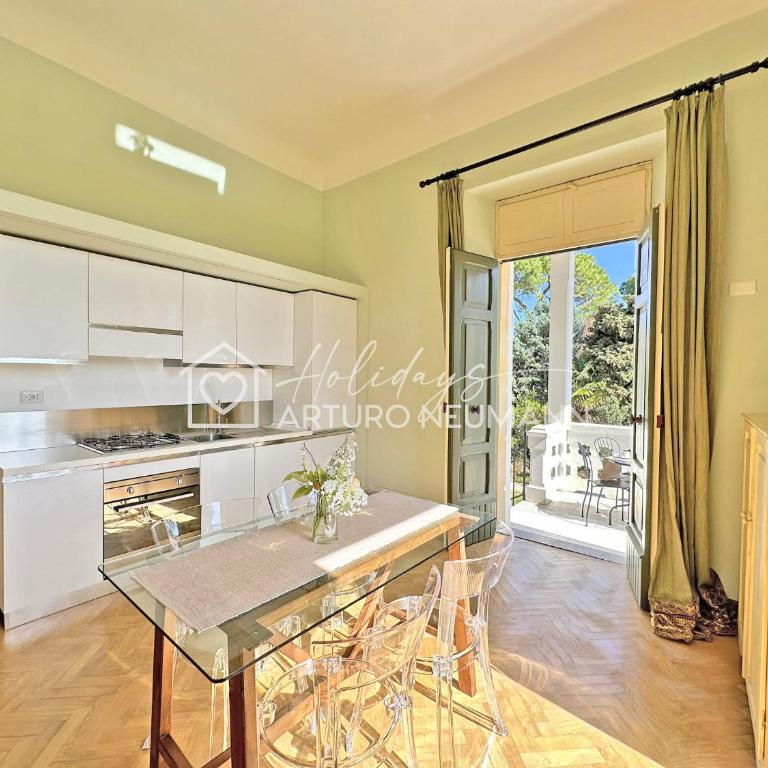 203 - Villa Fernanda - in centro a Numana, elegante bilocale in villa d'epoca con terrazzo privato - SPIAGGIA e NAVETTA WHITE BEACH CLUB OMAGGIO dal lun al ven FINO AL 02-08 - One-Bedroom Deluxe Apartment - 2