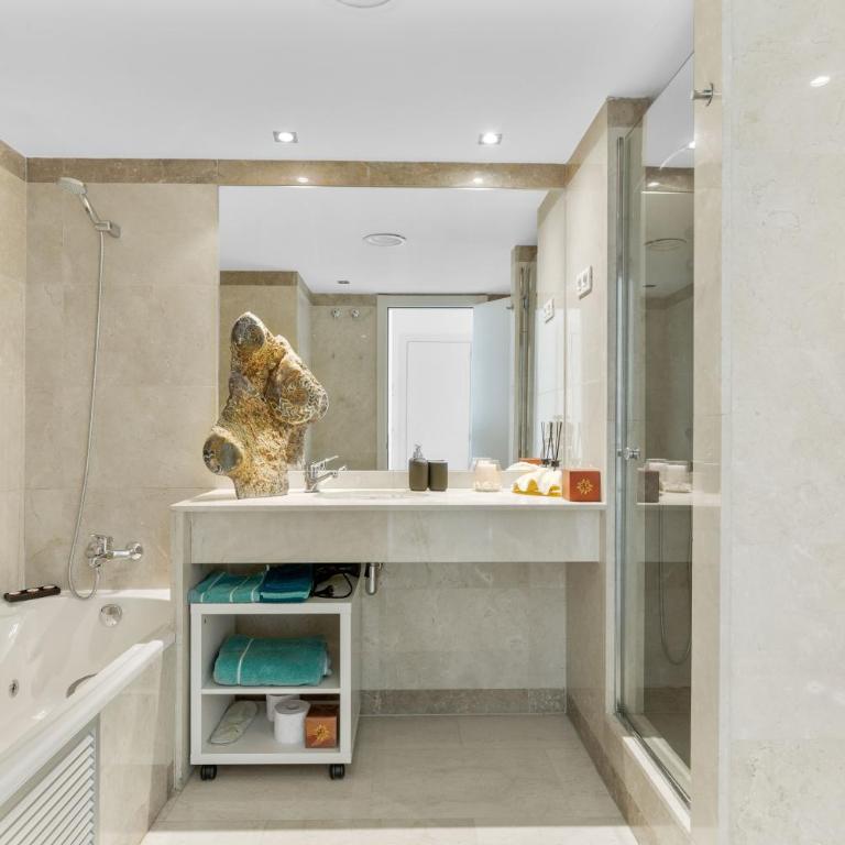Penthouse Duplex with Epic Views - Apartment - 28