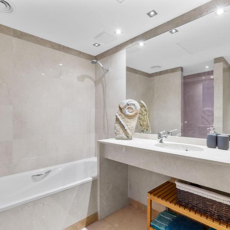Penthouse Duplex with Epic Views - Apartment - 35