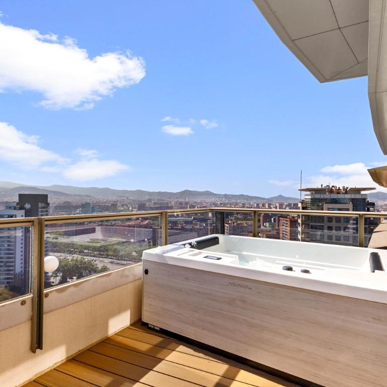 Penthouse Duplex with Epic Views - Apartment - 4